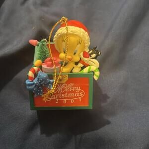 Tweety Bird Merry Christmas 2001 Ornament Figurine